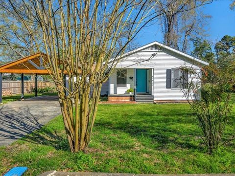 Photo of 1402 Murphy Avenue, Lufkin, TX 75904 (MLS # 17018209)