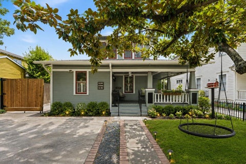 Photo of 1430 Columbia Street, Houston, TX 77008 (MLS # 40037272)