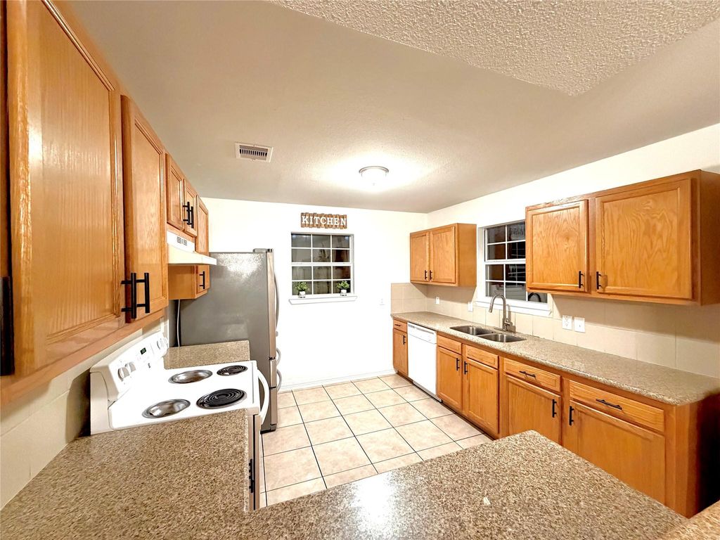 Photo of 6634 Tuskegee St Street, Houston, TX 77091 (MLS # 50901316)