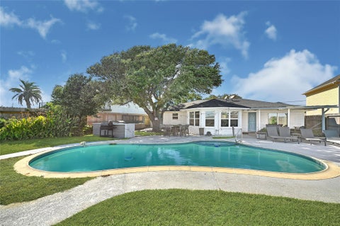 Photo of 8010 Ocean Drive, Beach City, TX 77523 (MLS # 73205337)