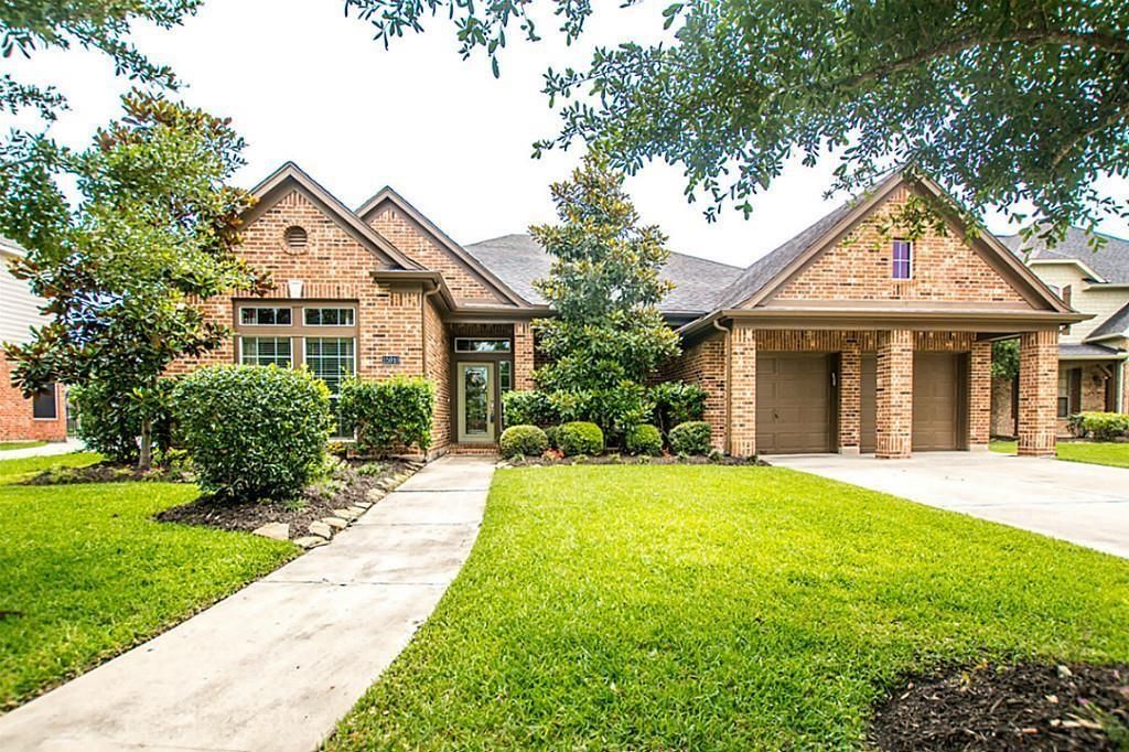 Photo of 15910 Chart House Court, Houston, TX 77044 (MLS # 95109117)