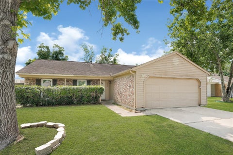 Homes For Sale - 346 Wedgerock Drive<br/> Houston, TX 77598