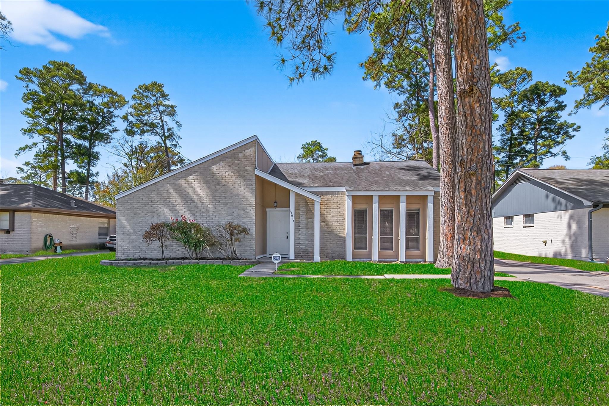 23015 Canyon Lake Drive