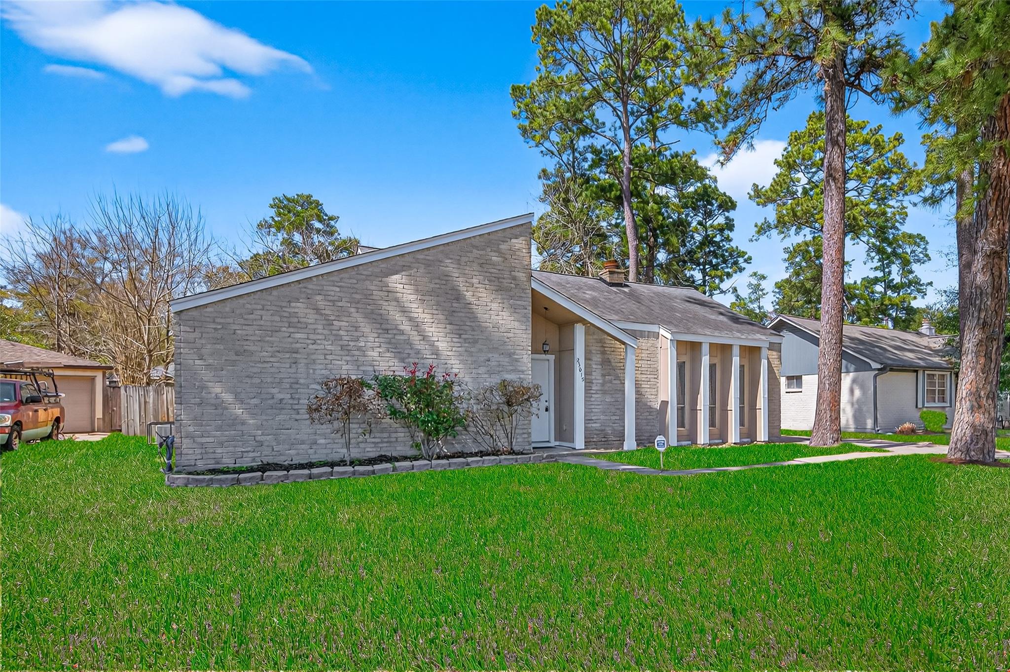 23015 Canyon Lake Drive