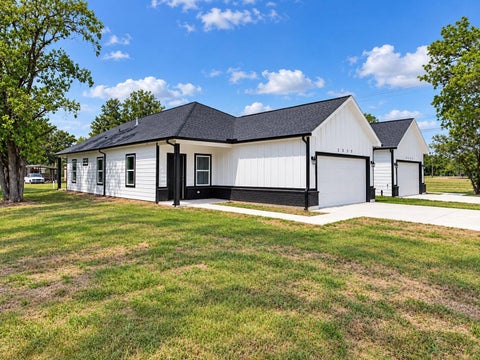 Photo of 2515 11th Street, Hempstead, TX 77445 (MLS # 20876871)