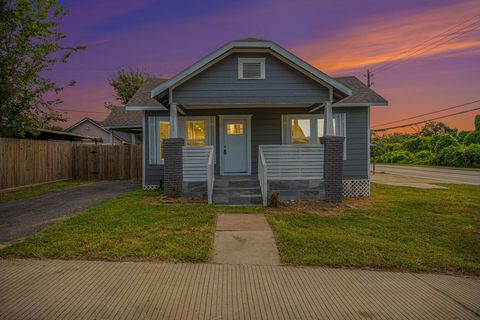 Photo of 7449 Walker Street, Houston, TX 77011 (MLS # 12586883)