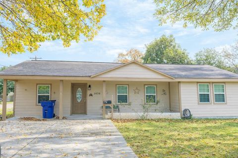 Homes For Sale - 1434 1st Avenue<br/> Texas City, TX 77590