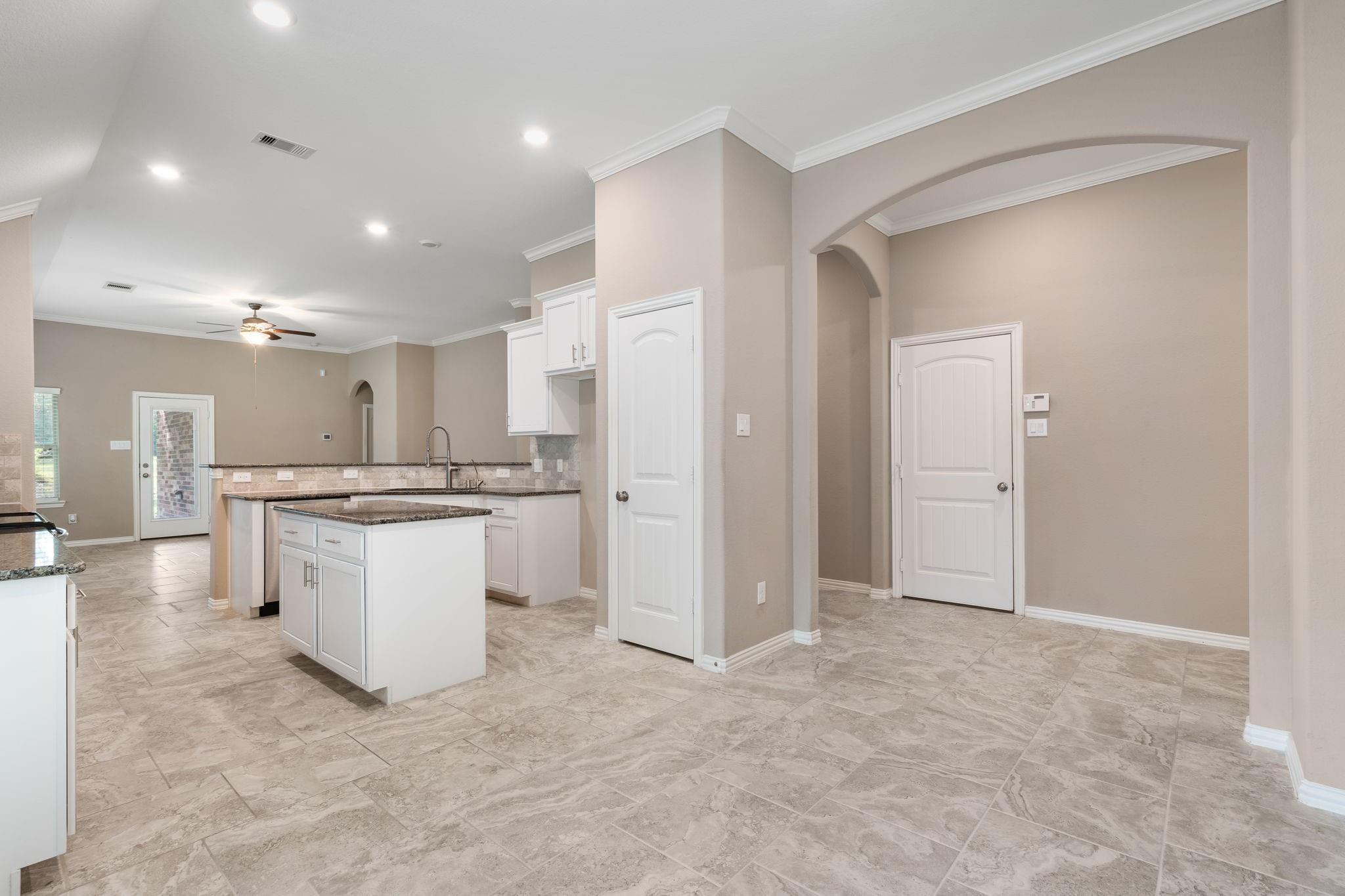 9024 S Comanche Circle