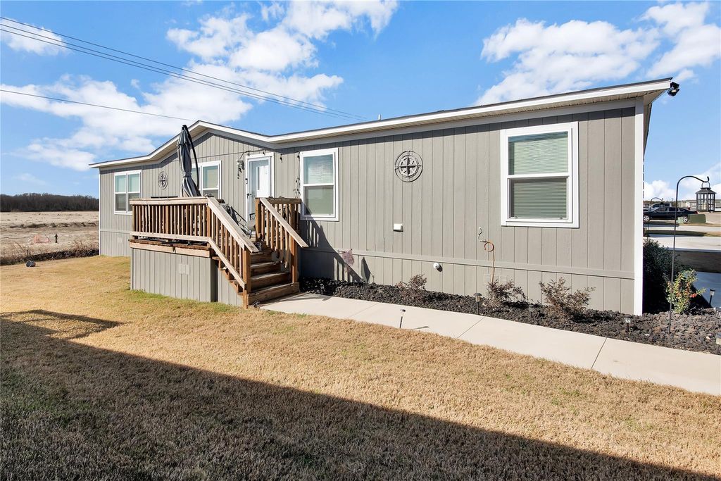 Photo of 1007 Keswick Road, Wilmer, TX 75172 (MLS # 92610473)