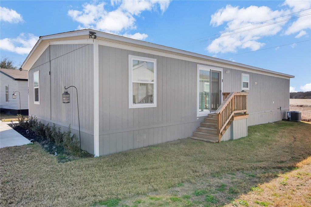 Photo of 1007 Keswick Road, Wilmer, TX 75172 (MLS # 92610473)