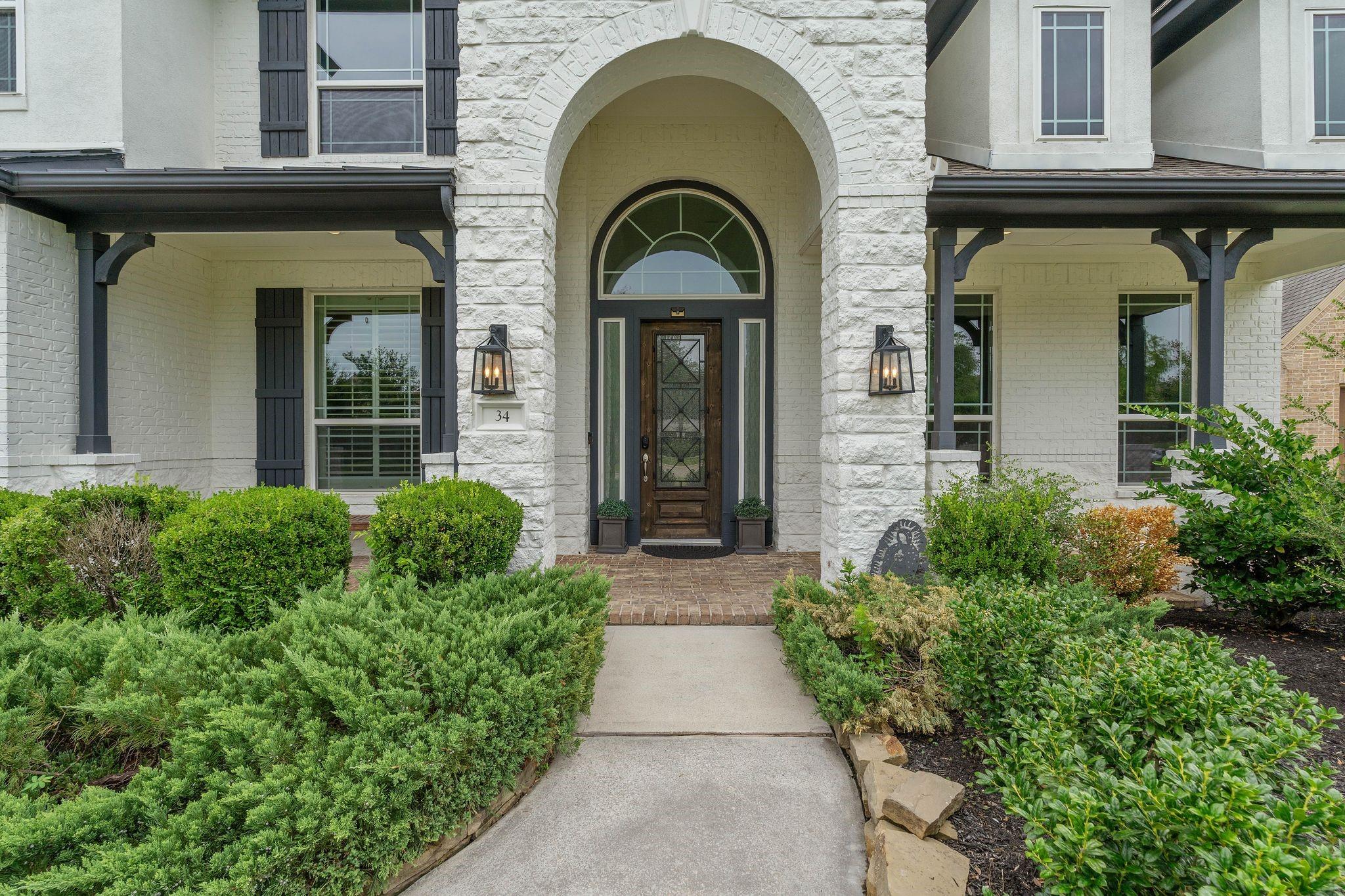 34 Jaden Oaks Place