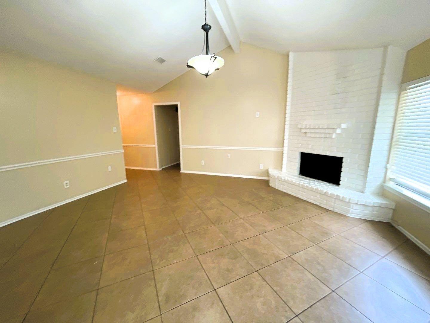 5615 Lynngate Drive