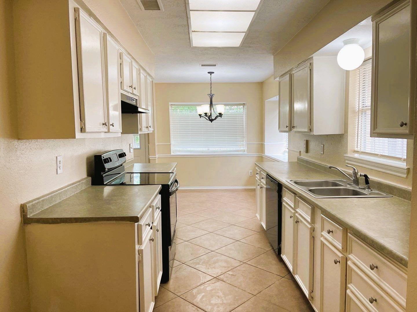 5615 Lynngate Drive