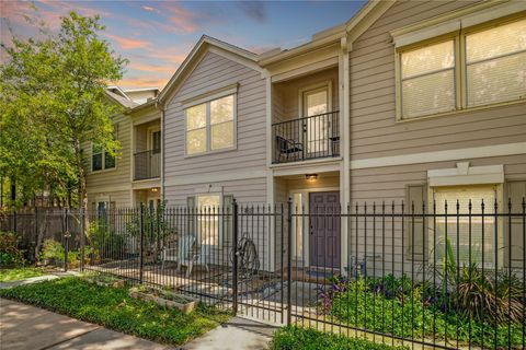 Photo of 1138 W 25th Street #E, Houston, TX 77008 (MLS # 73730848)