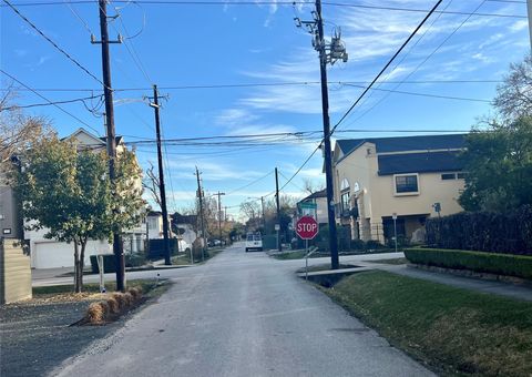 Tiny photo for 417 Malone Street, Houston, TX 77007 (MLS # 42528384)