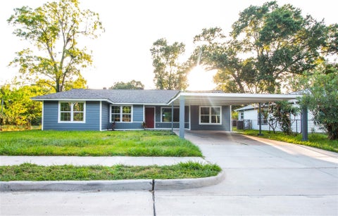 Photo of 1941 Lynnview Drive, Houston, TX 77055 (MLS # 45484666)
