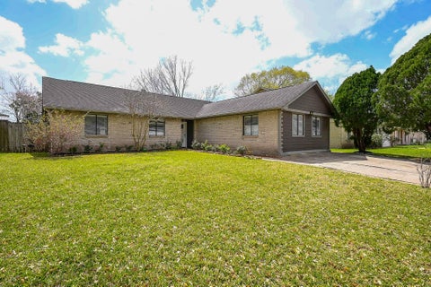 Photo of 7407 W Fuqua Drive, Houston, TX 77489 (MLS # 75474103)