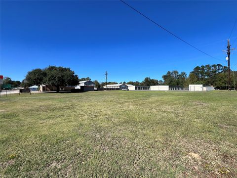 Photo of 405 W Main Street, Kennard, TX 75847 (MLS # 34504840) Photo of 405 W Main Street, Kennard, TX 75847 (MLS # 34504840)