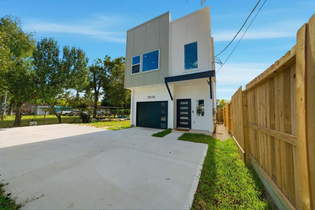 Photo of 1013 Ellington Street, Houston, TX 77088 (MLS # 81990657)