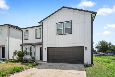 Photo of 9729 Fabiola Drive, Houston, TX 77075 (MLS # 36847345)