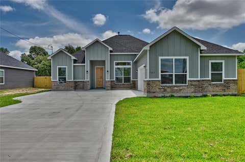 Photo of 185 Oak Cluster Drive, Columbus, TX 78934 (MLS # 24364426)