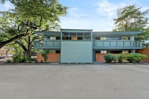 Photo of 217 E 12th Street #3, Houston, TX 77008 (MLS # 56710649)