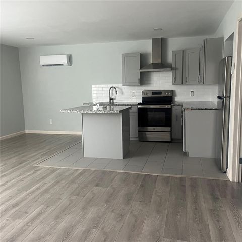 Photo of 4626 Bell St #4, Houston, TX 77023 (MLS # 54931653)