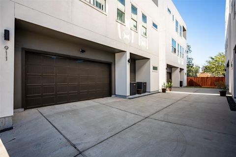 Tiny photo for 911 Thompson Street, Houston, TX 77007 (MLS # 65601419)