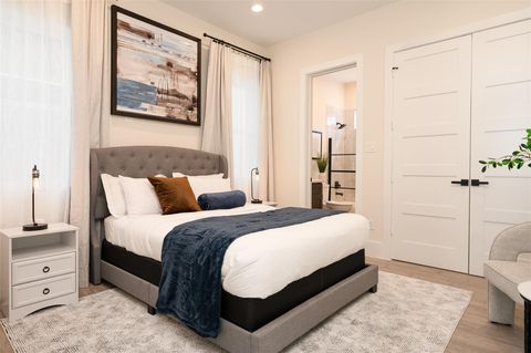 Tiny photo for 911 Thompson Street, Houston, TX 77007 (MLS # 65601419)