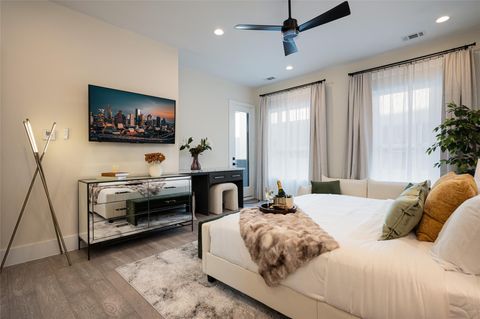 Tiny photo for 911 Thompson Street, Houston, TX 77007 (MLS # 65601419)