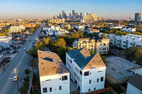 Tiny photo for 911 Thompson Street, Houston, TX 77007 (MLS # 65601419)