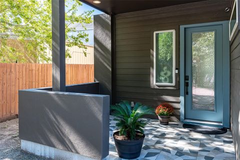 Tiny photo for 911 Thompson Street, Houston, TX 77007 (MLS # 65601419)