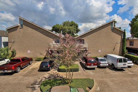 Photo of 1420 Hawthorne Street #18, Houston, TX 77006 (MLS # 23223980)
