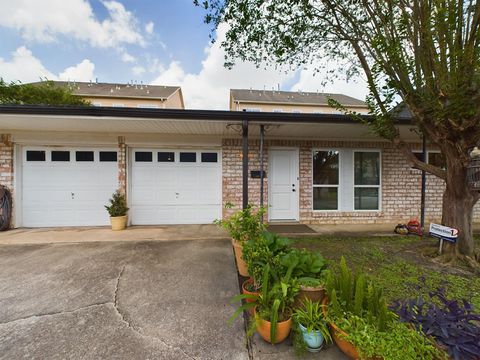 Photo of 5627 Winsome Lane, Houston, TX 77057 (MLS # 2738670)