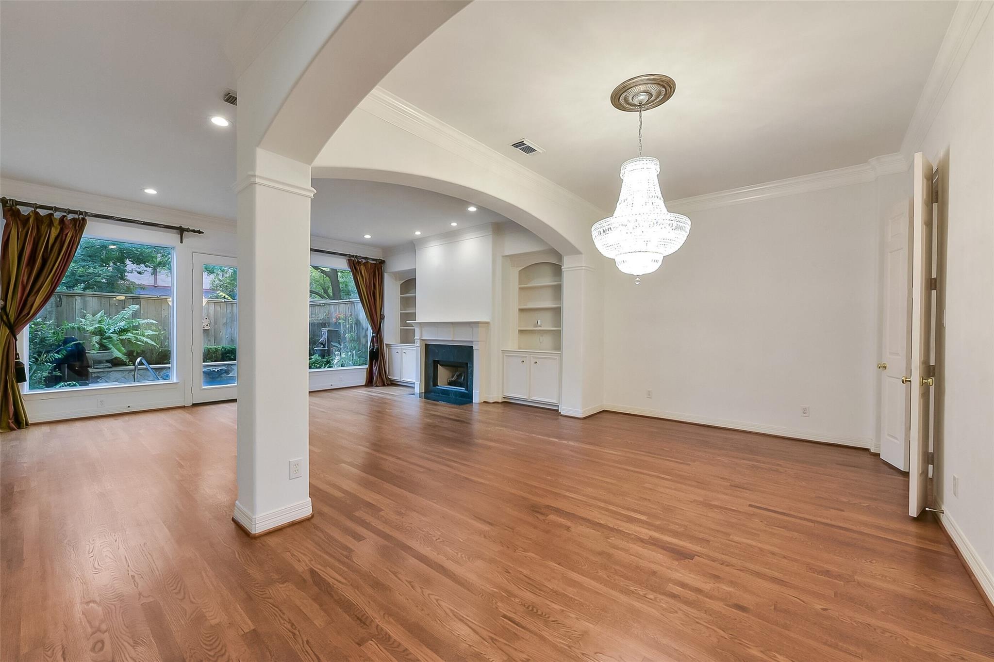 2112 Mcduffie Street