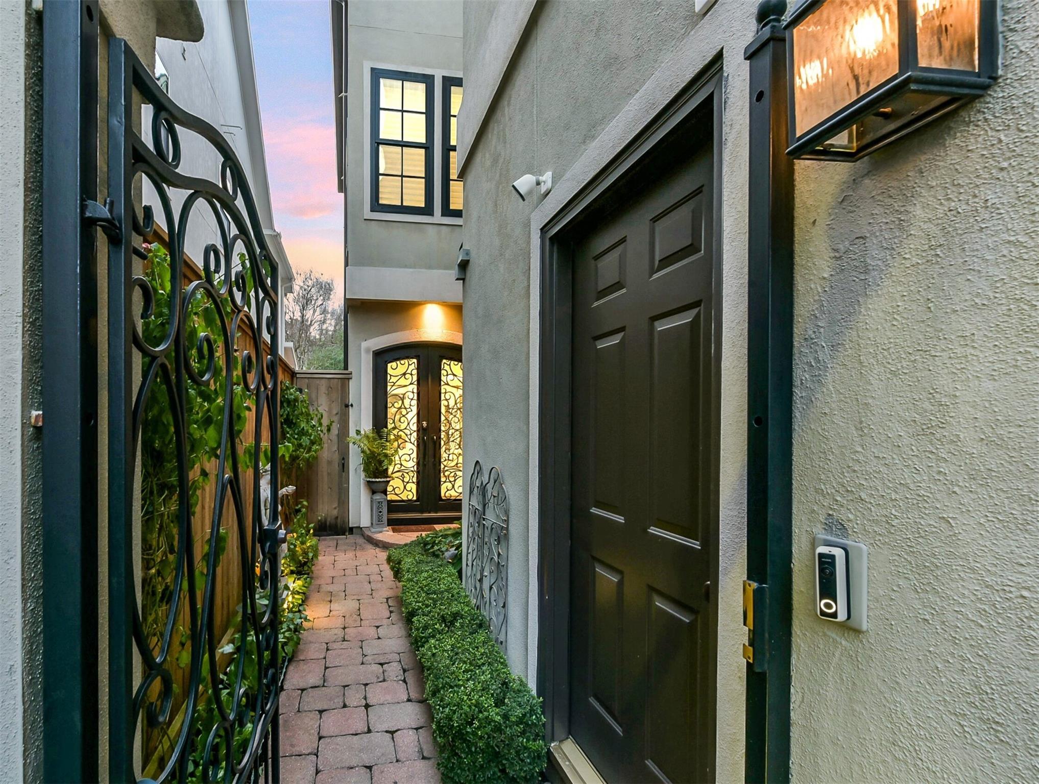 2112 Mcduffie Street