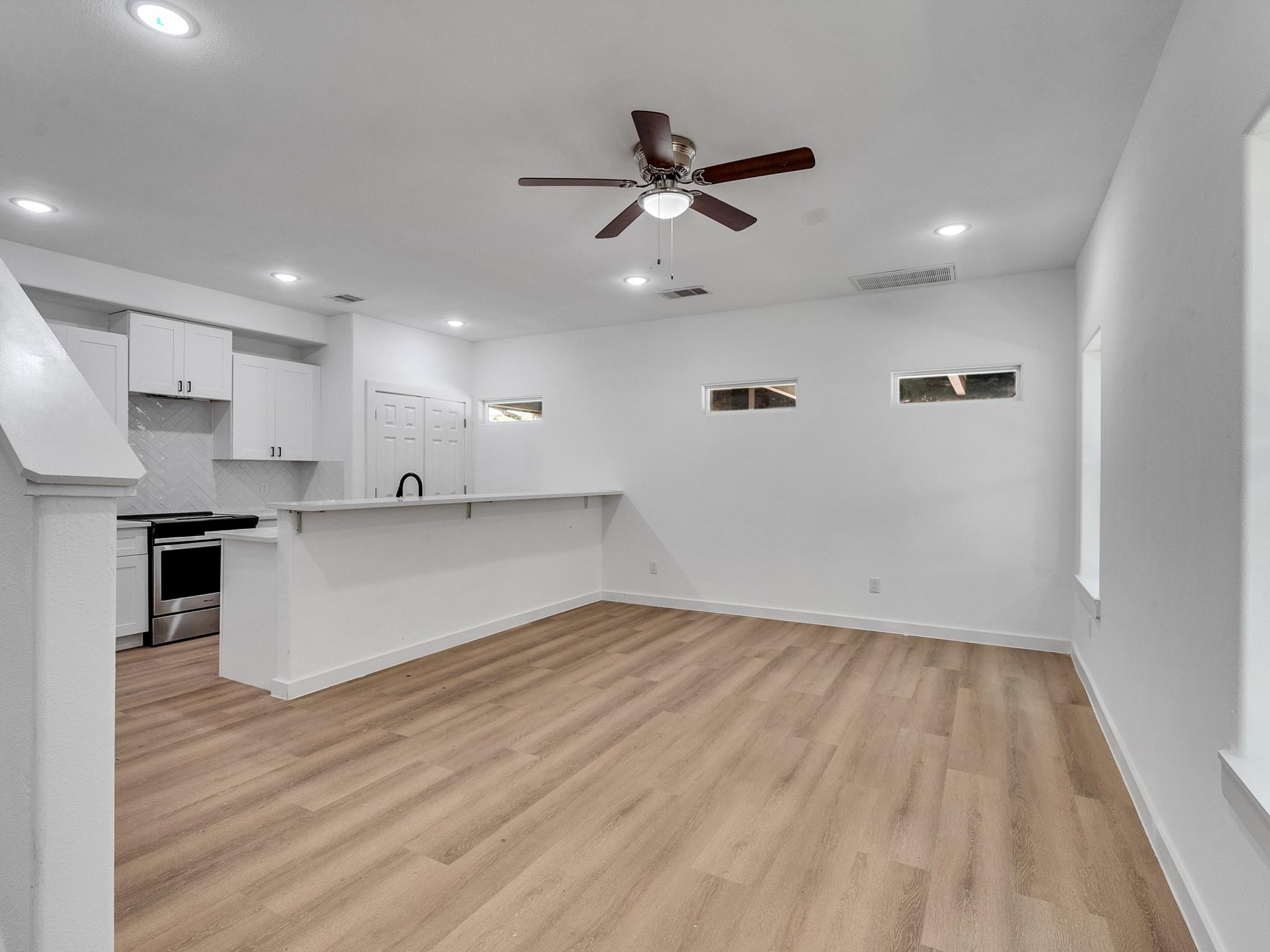 8306 De Priest