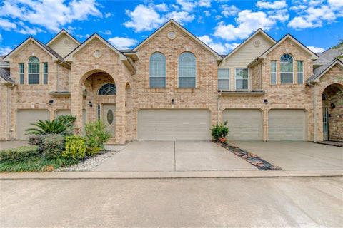 Townhouse For Sale - 7611 S Linpar Court<br/> Harris County, Houston, TX 77040