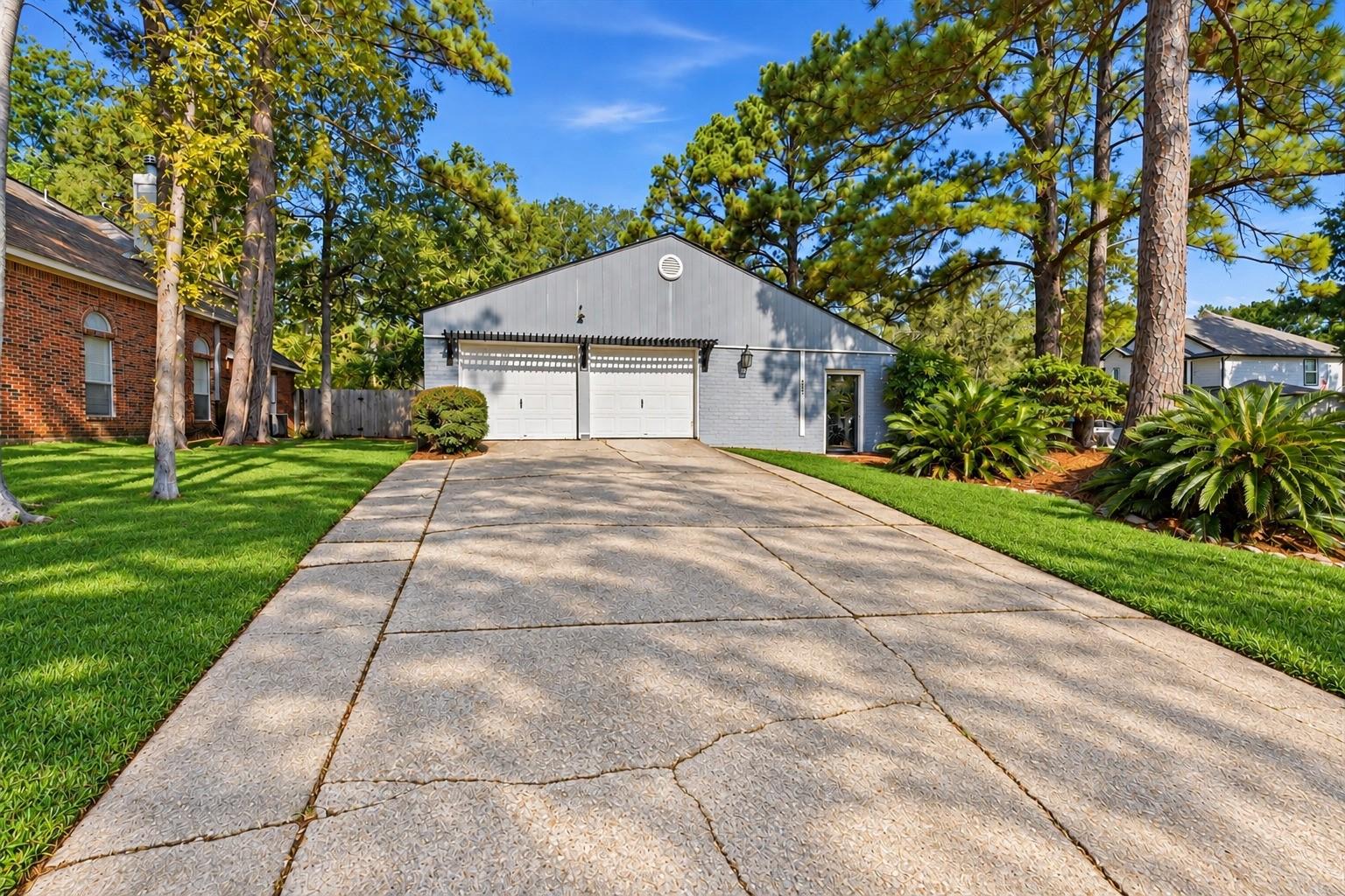 3523 Woodland Lane