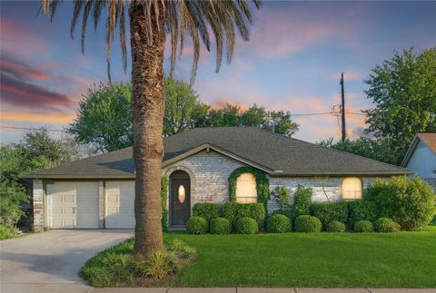 Photo of 5411 Fairgreen Lane, Houston, TX 77048 (MLS # 29775295)