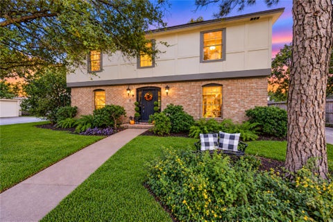 Photo of 11423 Inwood Drive, Houston, TX 77077 (MLS # 84212214)
