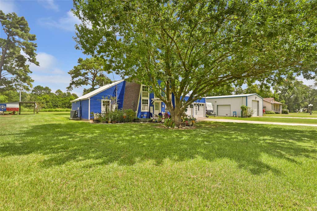 Photo of 275 Commerce Lane, Highlands, TX 77562 (MLS # 46991725)