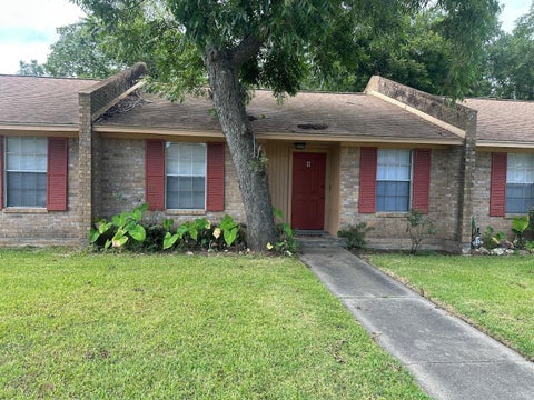 Photo of 101 Willenberg Road #9, Lake Jackson, TX 77566 (MLS # 77299140)