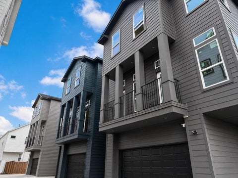 Homes For Sale - 1226 E 23rd Street<br/> Houston, TX 77009
