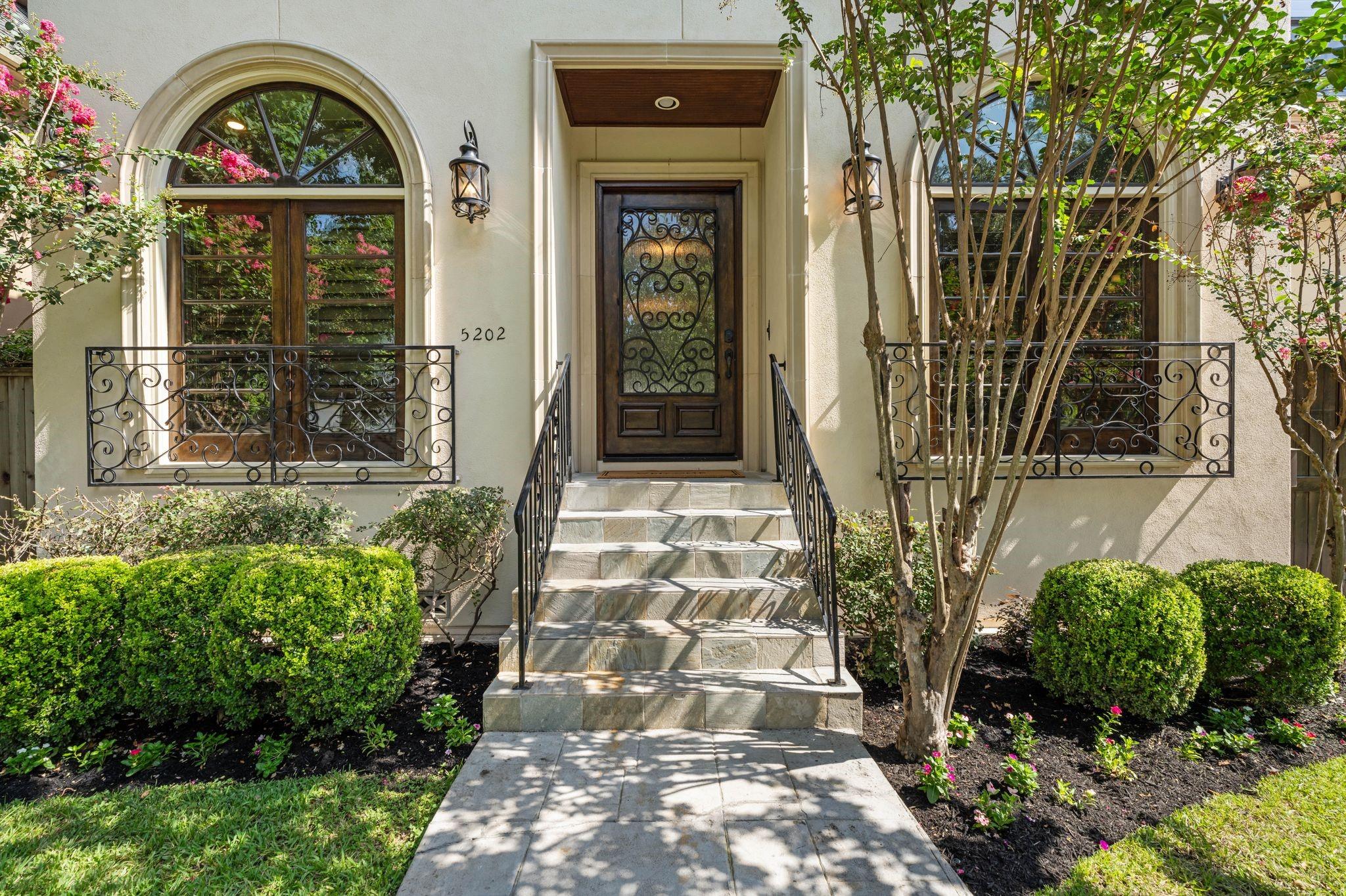 5202 Patrick Henry Street