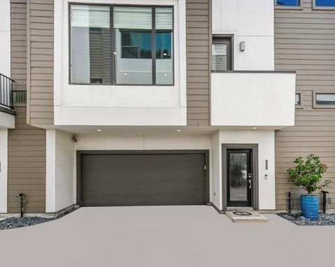 Photo of 1608 W Webster Street #B, Houston, TX 77019 (MLS # 53466290)