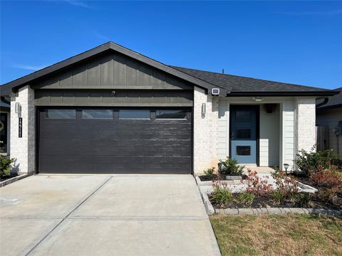 Photo of 12711 Sydenham Hill Lane, Houston, TX 77047 (MLS # 84970403)