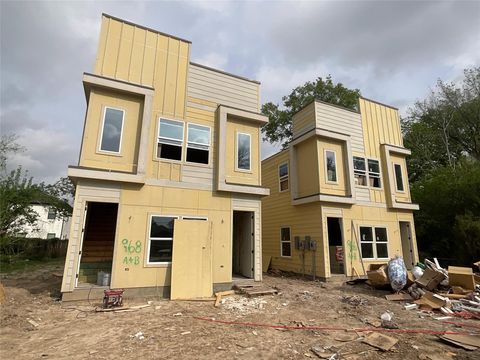 Photo of 966 South Lane #A/B, Houston, TX 77088 (MLS # 11439233)