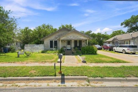 Photo of 403 N Hill Street, Itasca, TX 76055 (MLS # 45176188)