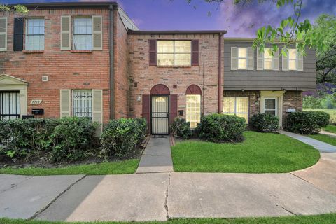 Photo of 7747 Leonora St, Houston, TX 77061 (MLS # 87804163)